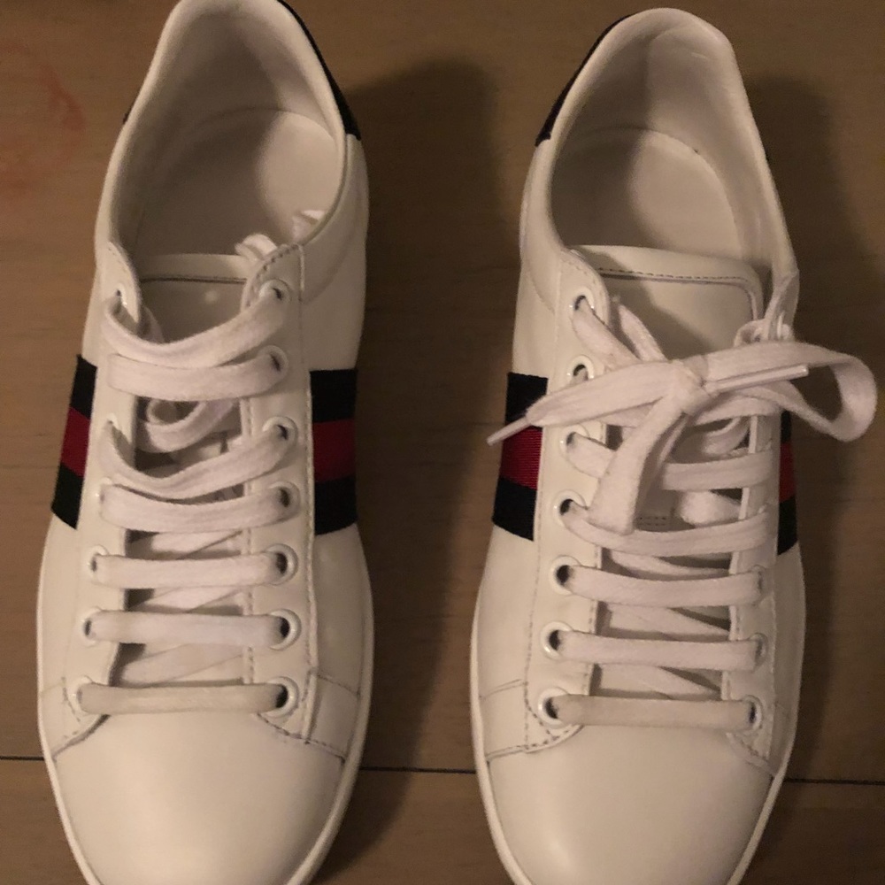 Authentic Gucci sneakers zs35